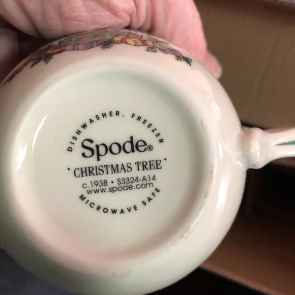 Spode Christmas Tree 5 Piece Place Setting
Due to weight cannot be combined - Picture 4 of 4